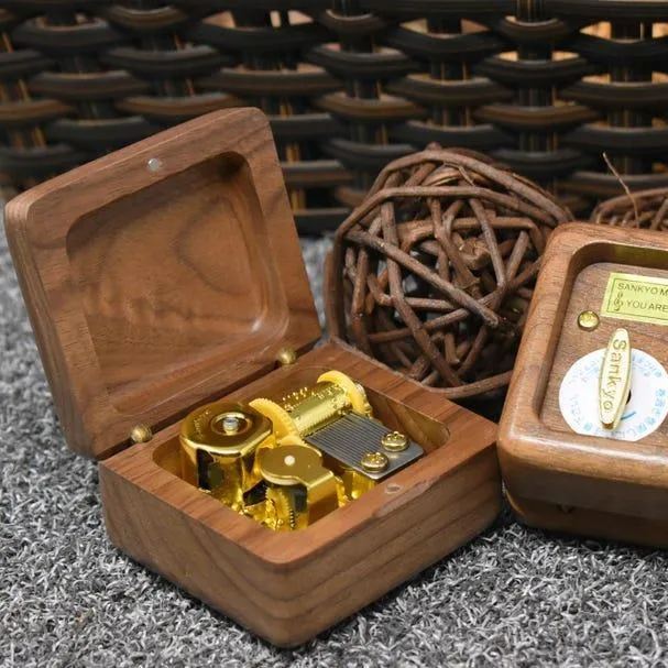Personalized walnut wood music box, Birth Flower music box, Birthday Gift, Gift for Her, Gift for Wife, Gift for Daughter