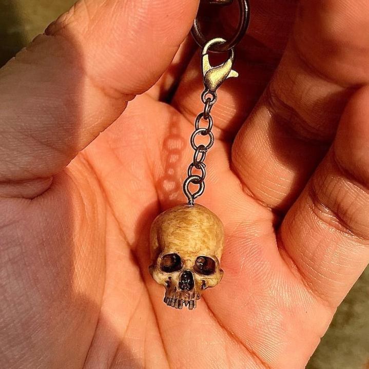 Personalized Hand-Painted Skull Keychain for Punk Style - Halloween Horror Keychain - Fast Delivery