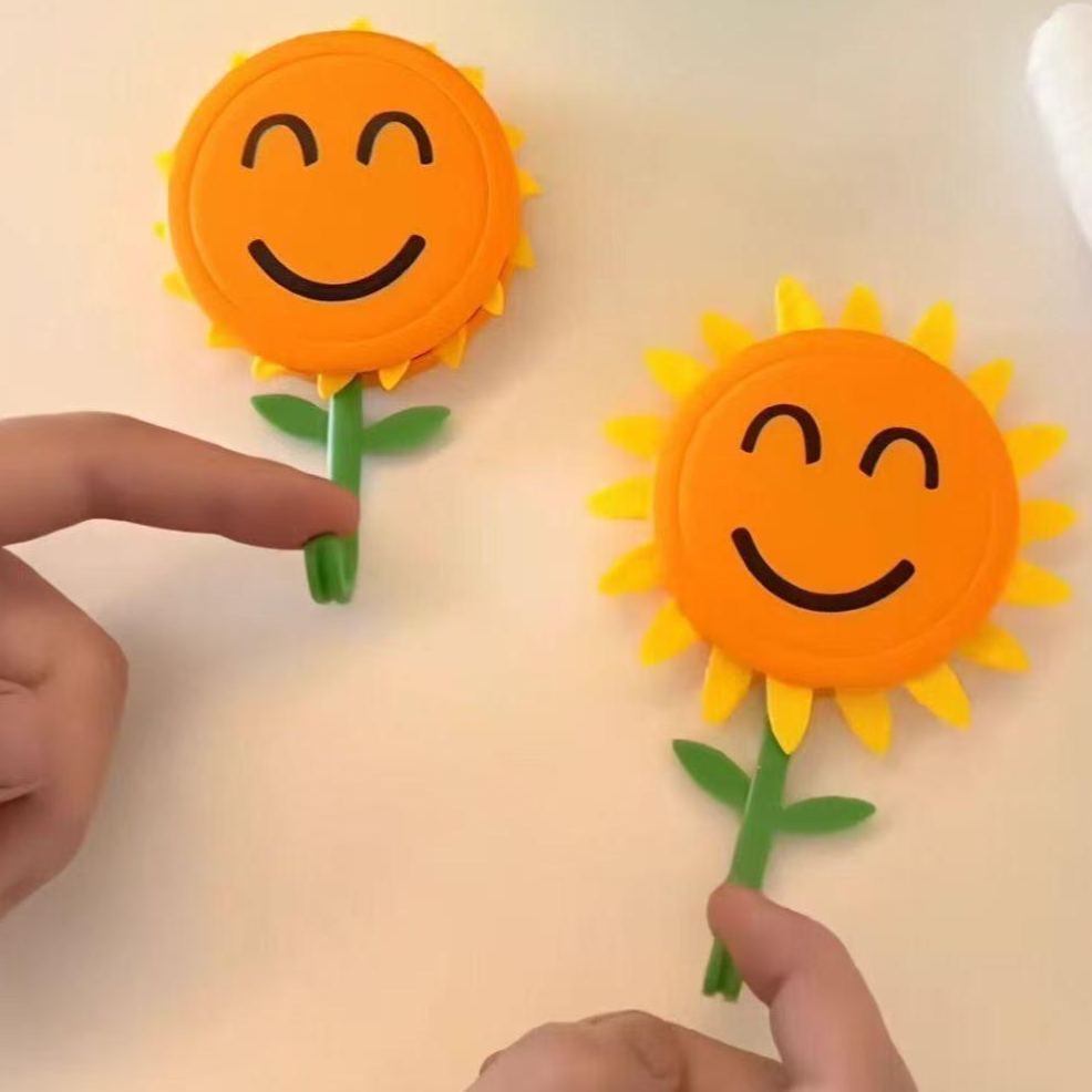 Sunflower Wall Hook – Retractable Self-Adhesive Smiley Flower Hook, No-Drill Decorative Hanger for Home