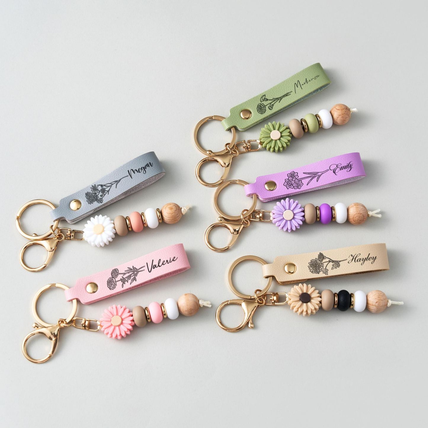 Handmade Daisy Beaded Keychain, Personalized Name Keyring, Cute Custom Bag Charm, Back to School or Friendship Gift