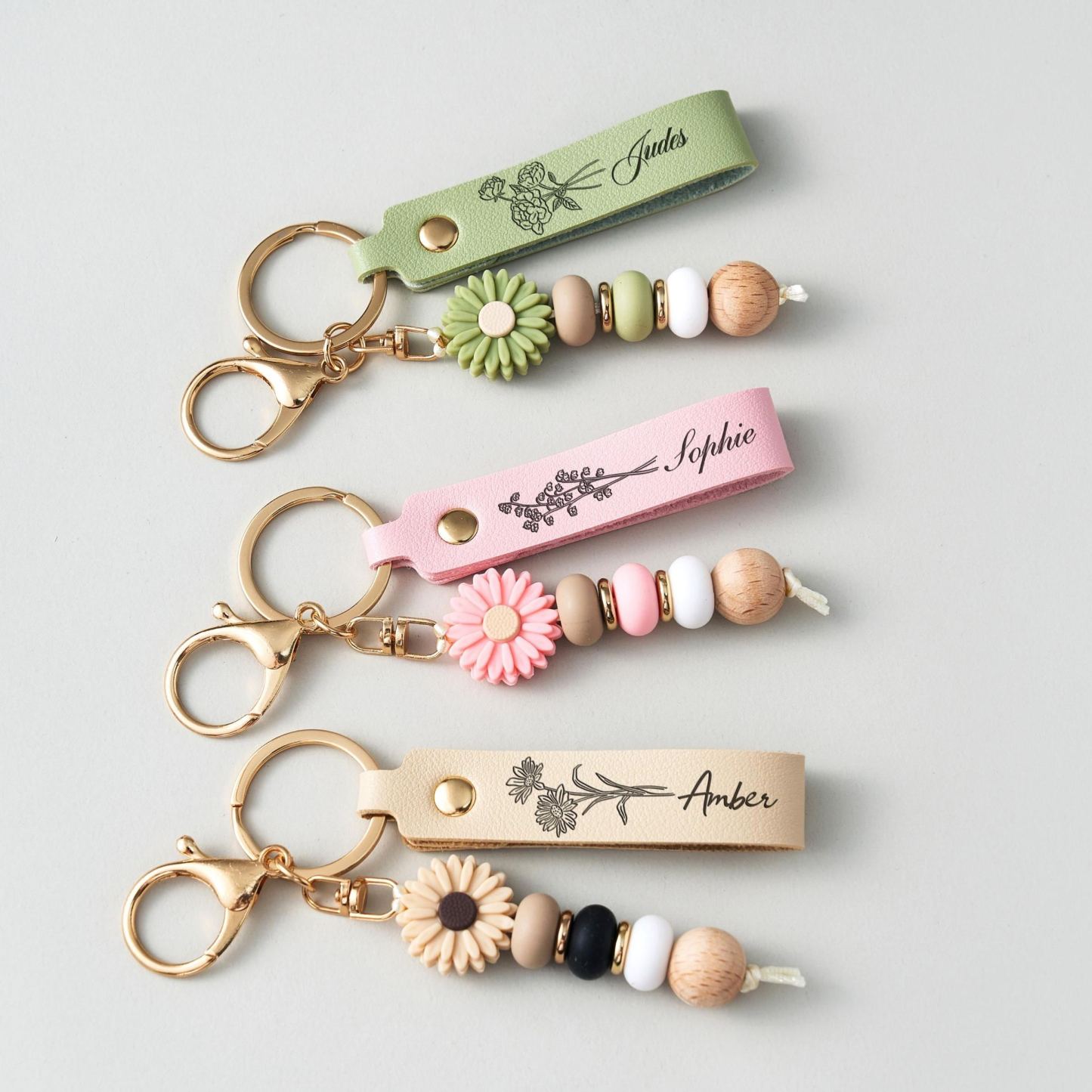 Handmade Daisy Beaded Keychain, Personalized Name Keyring, Cute Custom Bag Charm, Back to School or Friendship Gift