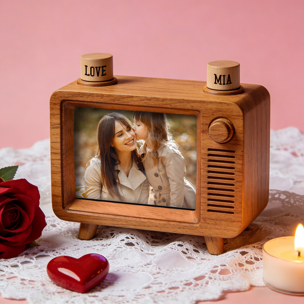 Custom Wooden Photo Viewer for Mom – Personalized Mini TV Ornament Mother’s Father’sDay Gift with Rotating Knob Memory Display