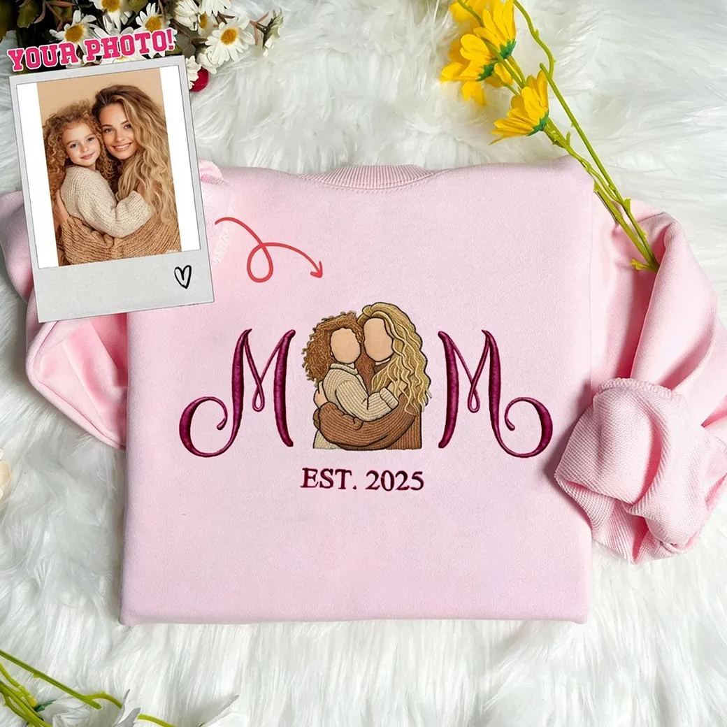 Custom Embroidered Mum Sweatshirt with Mum Kids Portrait - PhotoMoonLamp