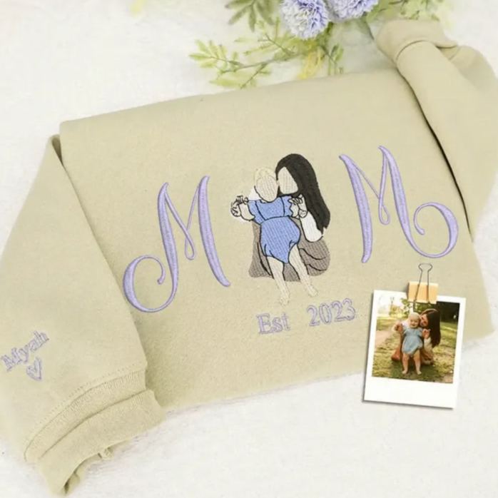 Custom Embroidered Mum Sweatshirt with Mum Kids Portrait - PhotoMoonLamp