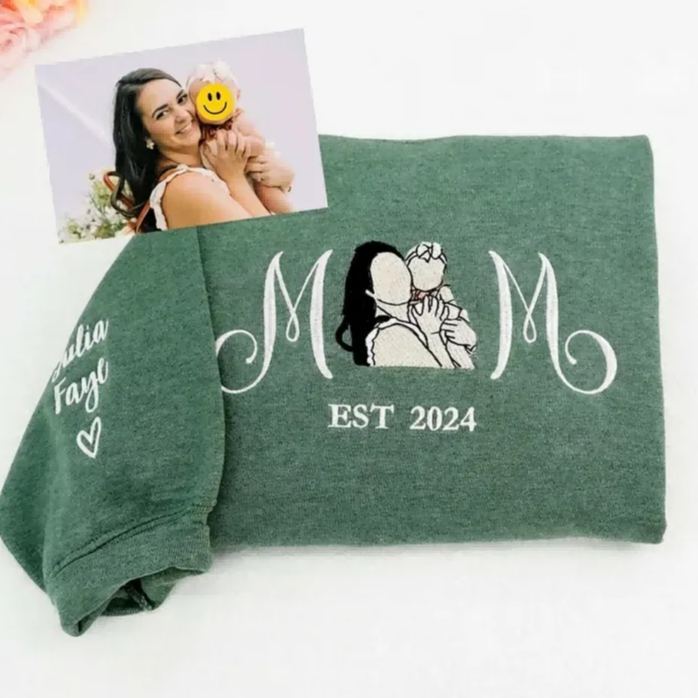 Custom Embroidered Mum Sweatshirt with Mum Kids Portrait - PhotoMoonLamp