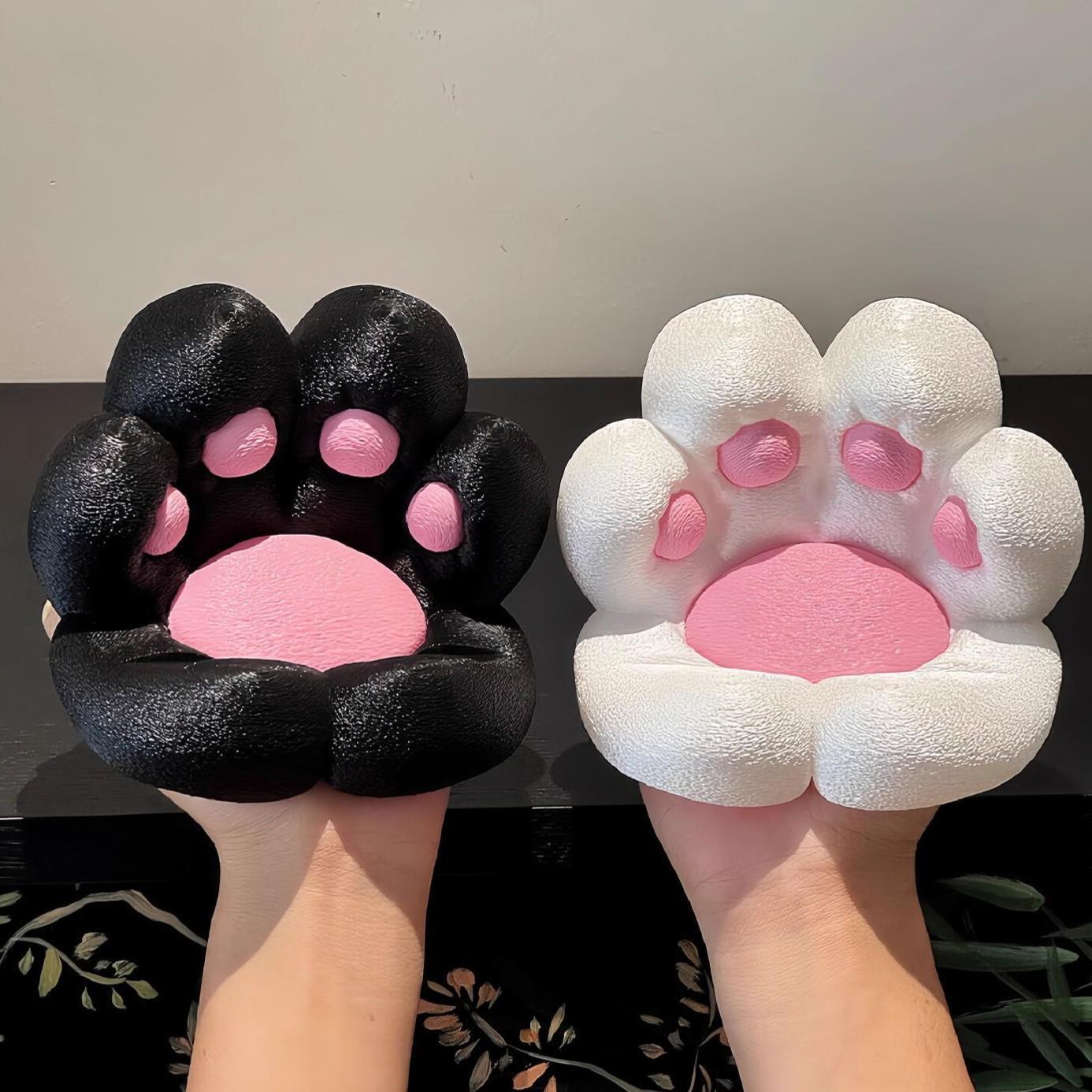 Cat Paw Phone Stand, Cute Desktop Phone Holder, Creative Animal Design Mobile Stand, Decorative Desk Accessory for Home Ornament
