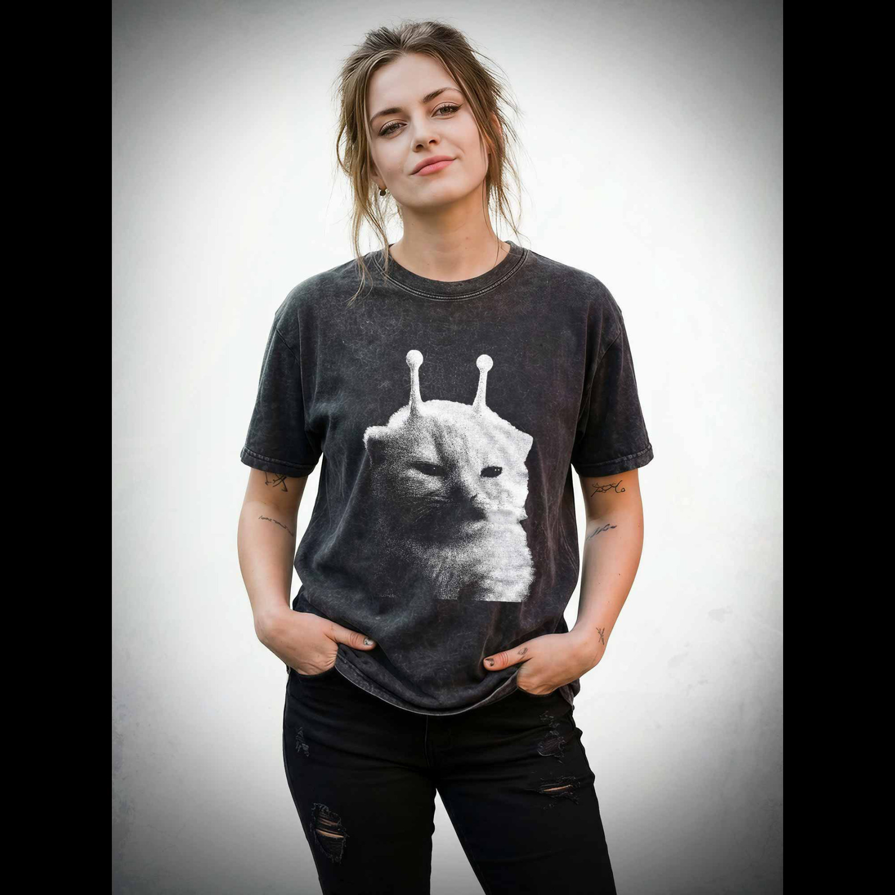 Silly Cat Alien Washed T-shirt