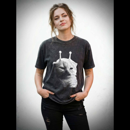 Silly Cat Alien Washed T-shirt