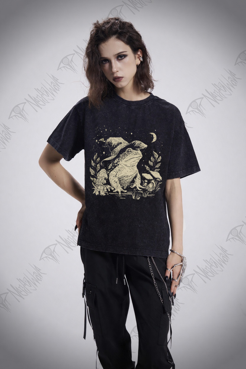 Witchy Frog Washed T-shirt