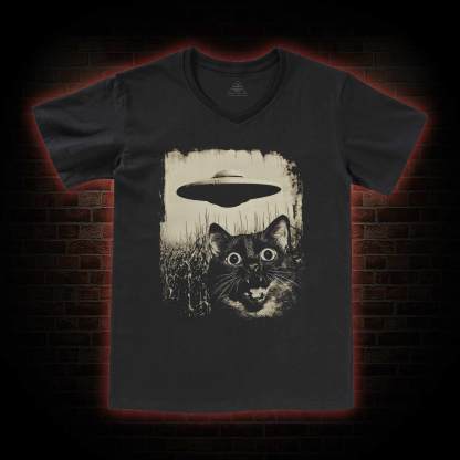UFO & Cat   V-Neck Classic T-Shirt