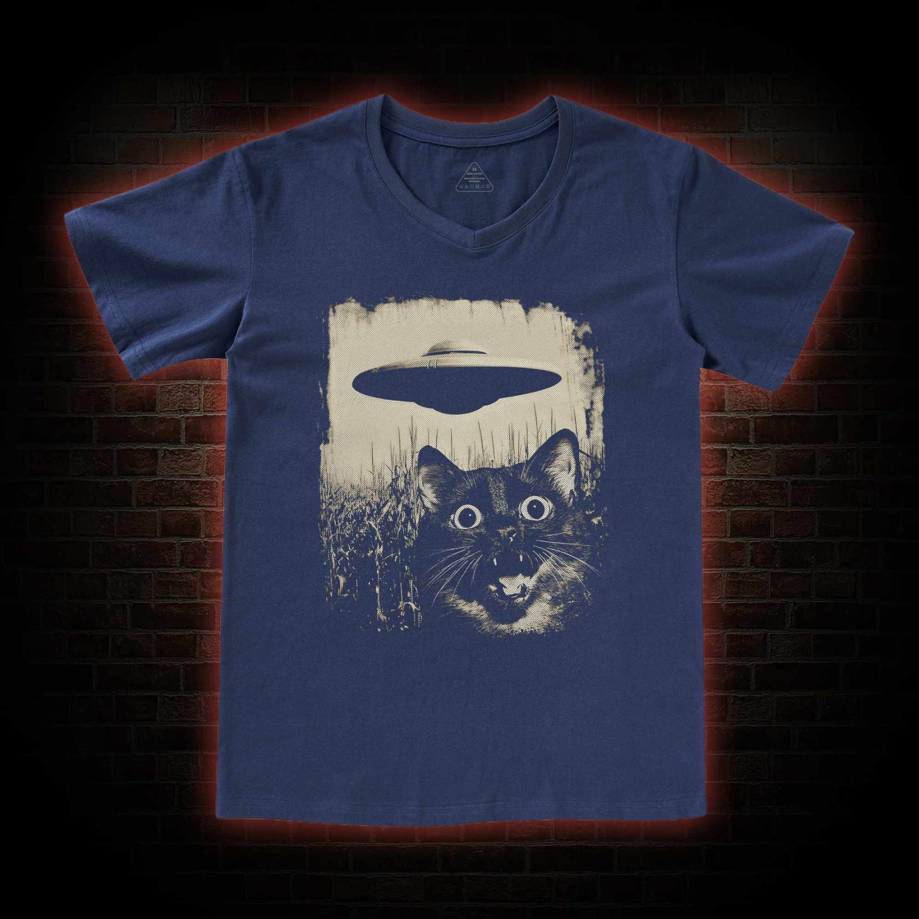 UFO & Cat   V-Neck Classic T-Shirt