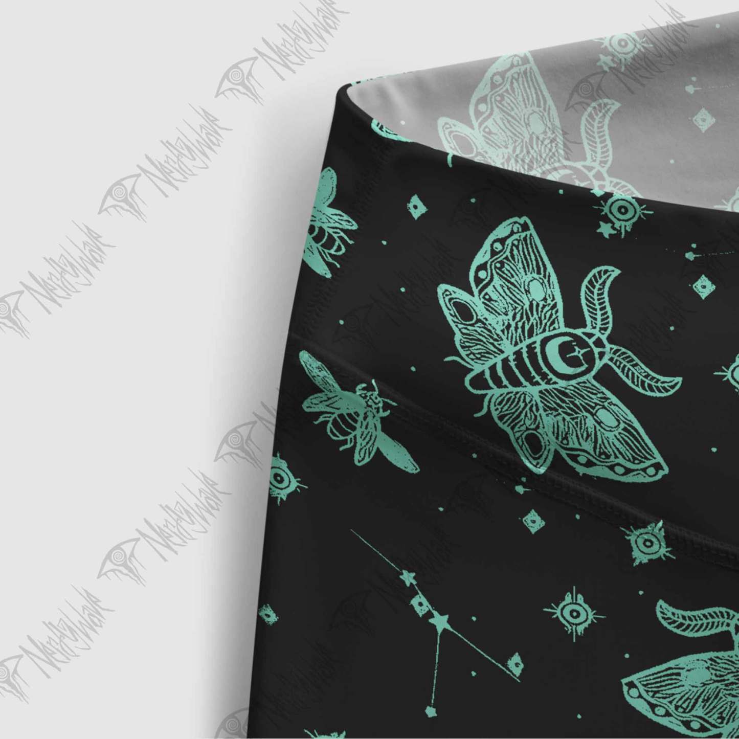 Midnight Flying Insects Women's Tight-Fitting Pants