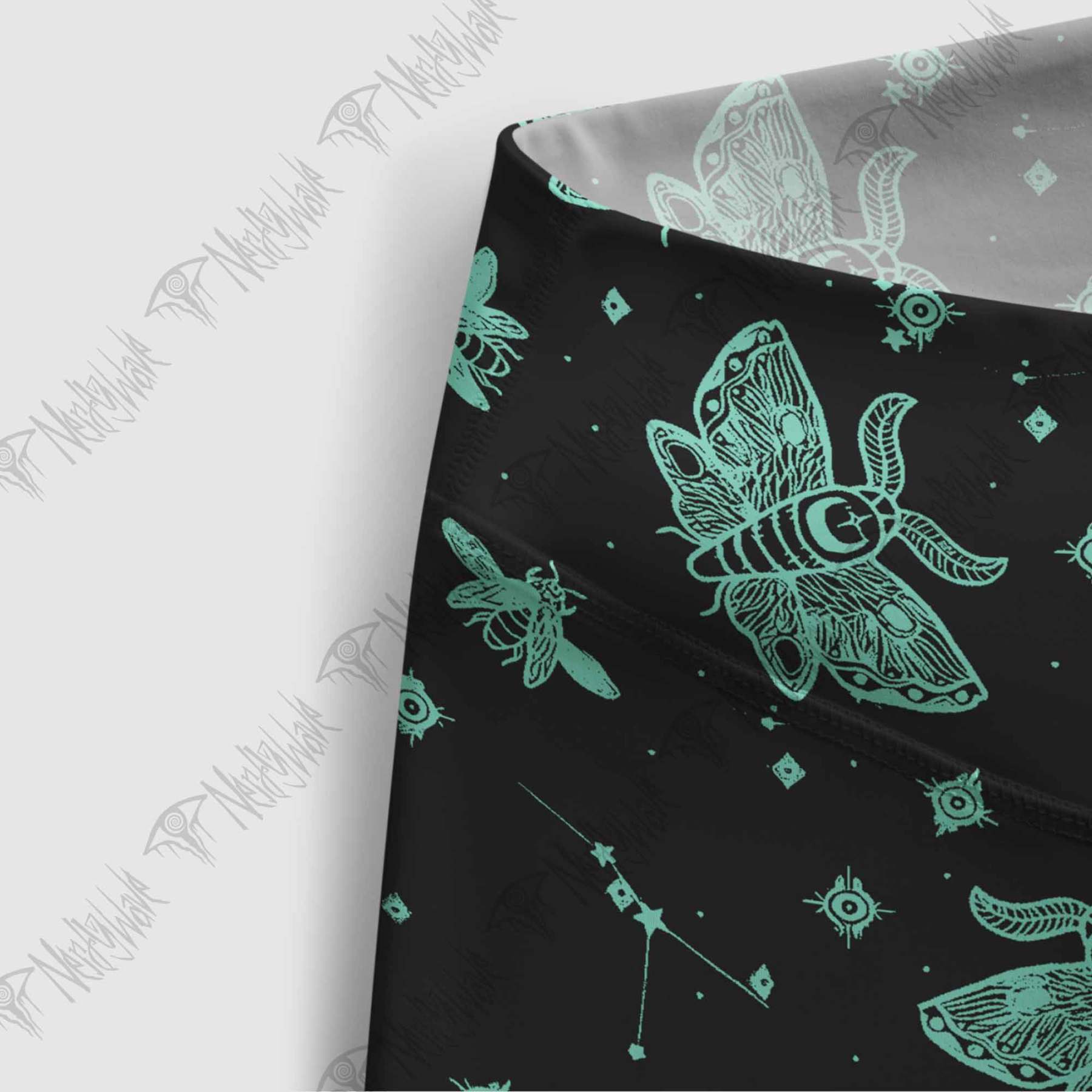 Midnight Flying Insects Women's Tight-Fitting Pants