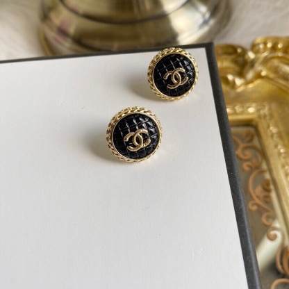 CC BUTTON EARRINGS