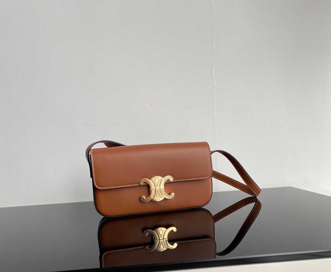 CE TRIOMPHE SHOULDER BAG IN SHINY CALFSKIN BROWN 194143BFN04LU