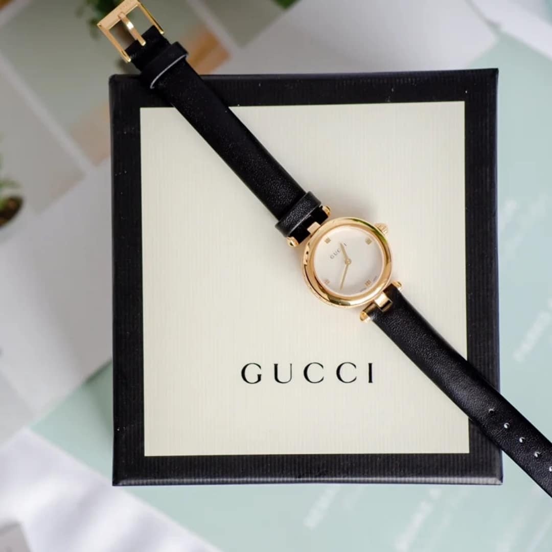 GUCCI DIAMANTISSIMA STEEL WATCH WITH BLACK LEATHER STRAP 27MM YA141505