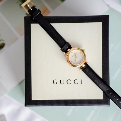 GUCCI DIAMANTISSIMA STEEL WATCH WITH BLACK LEATHER STRAP 27MM YA141505