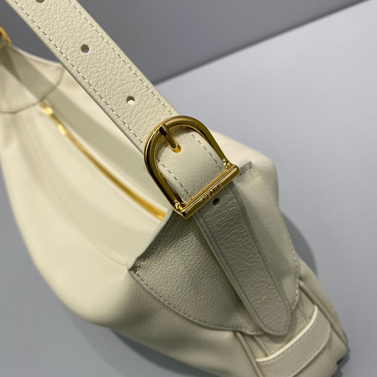 CE Medium Romy In Supple White For Women 13in/34cm 197443DPJ.01RC