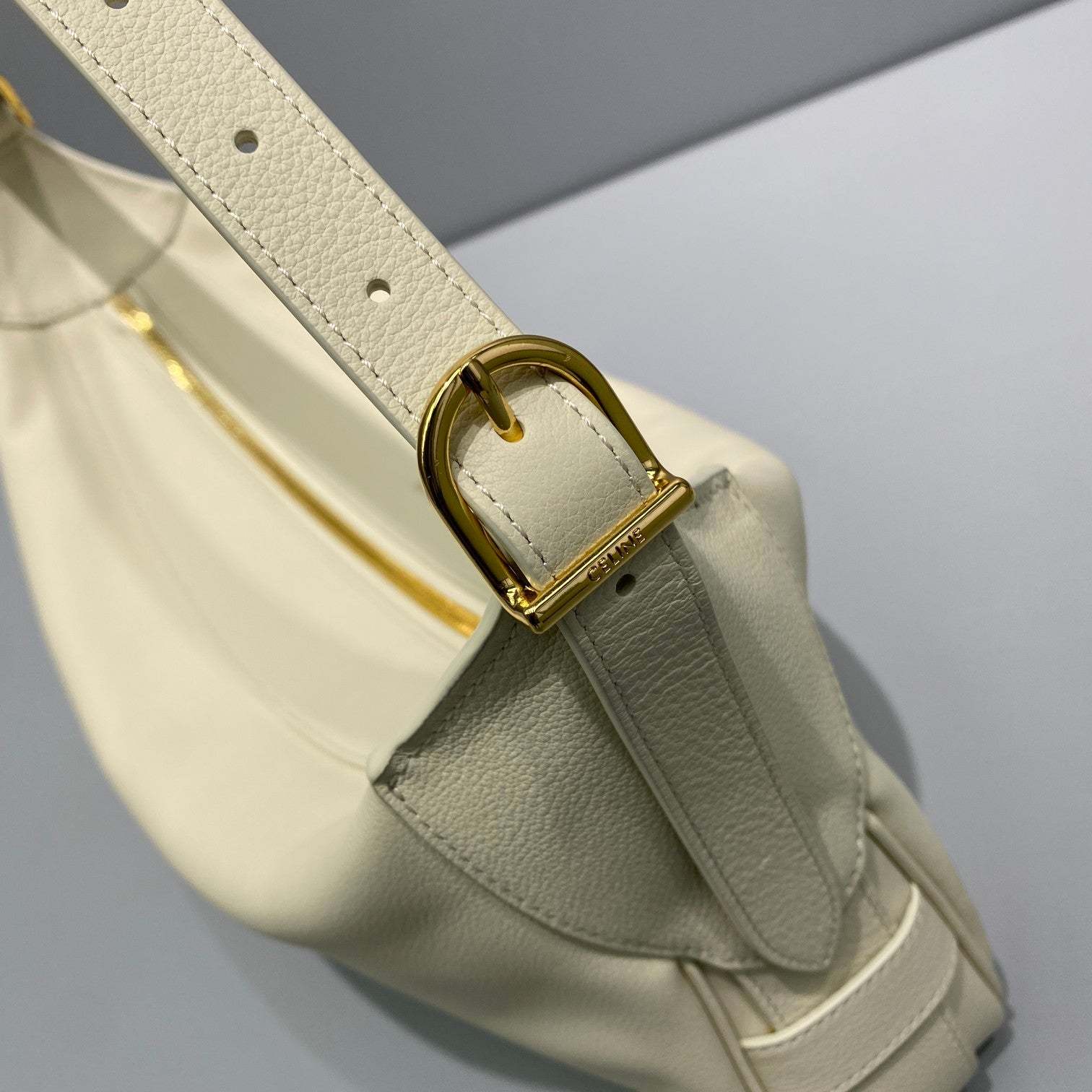 CE Medium Romy In Supple White For Women 13in/34cm 197443DPJ.01RC