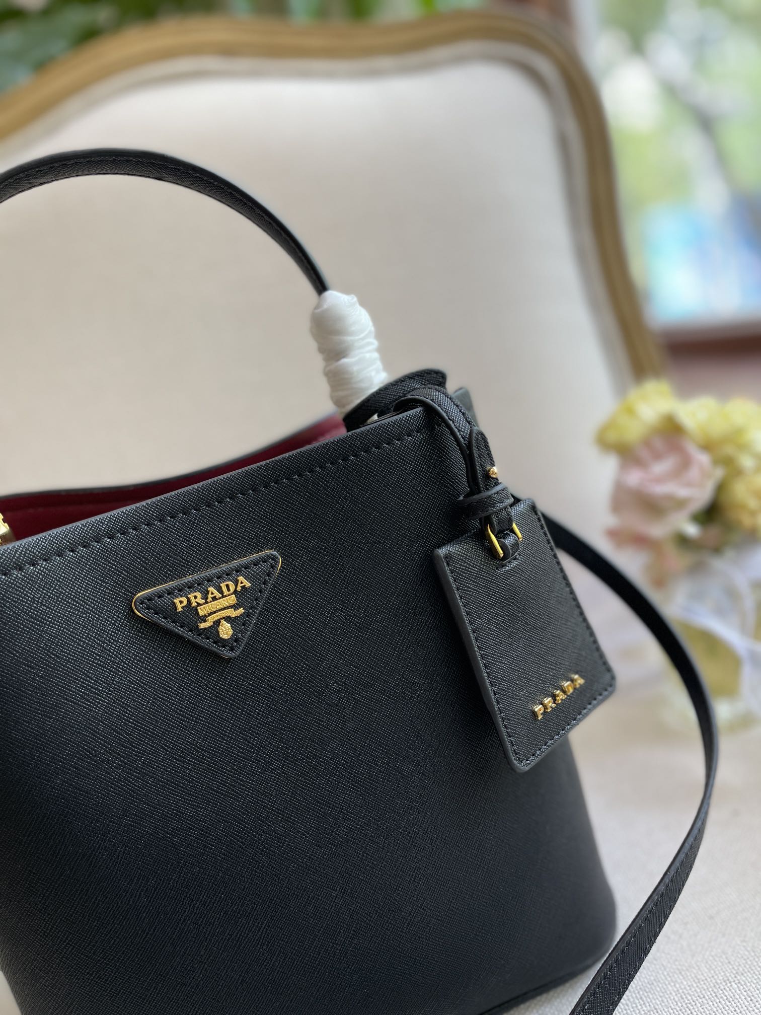 PR MEDIUM SAFFIANO LEATHER PANIER BAG BLACK 1BA2122ERXF0LJ4VOOO