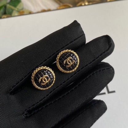 CC BUTTON EARRINGS