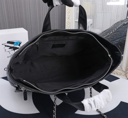 CC ULTRA POCKET TOTE BLACK 37CM