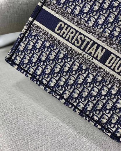 DOR MEDIUM BOOK TOTE BLUE DOR OBLIQUE EMBROIDERY 36CM M1296ZRIW M928