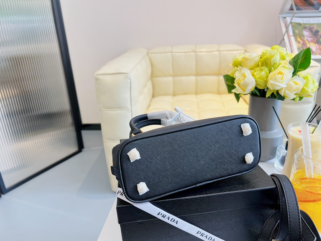 PR SMALL GALLERIA SAFFIANO LEATHER BAG BLACK 1BA896NZVF0002VOOO