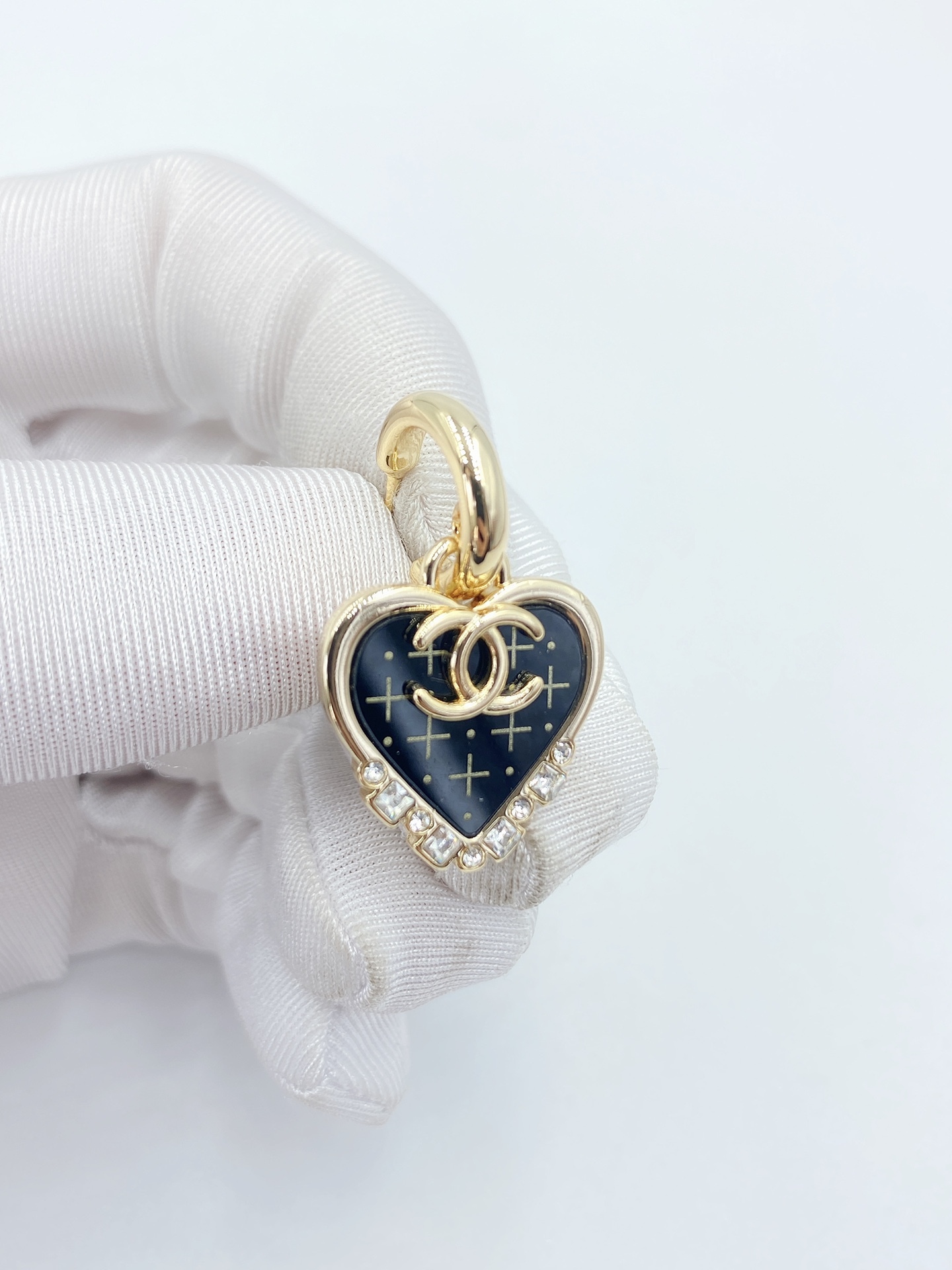 CC BLACK HEART EARRINGS