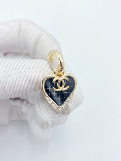 CC BLACK HEART EARRINGS