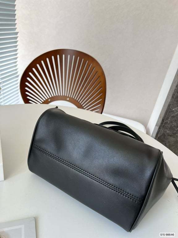 CE SMALL CABAS DRAWSTRING CUIR TRIOMPHE IN SMOOTH CALFSKIN BLACK 24CM