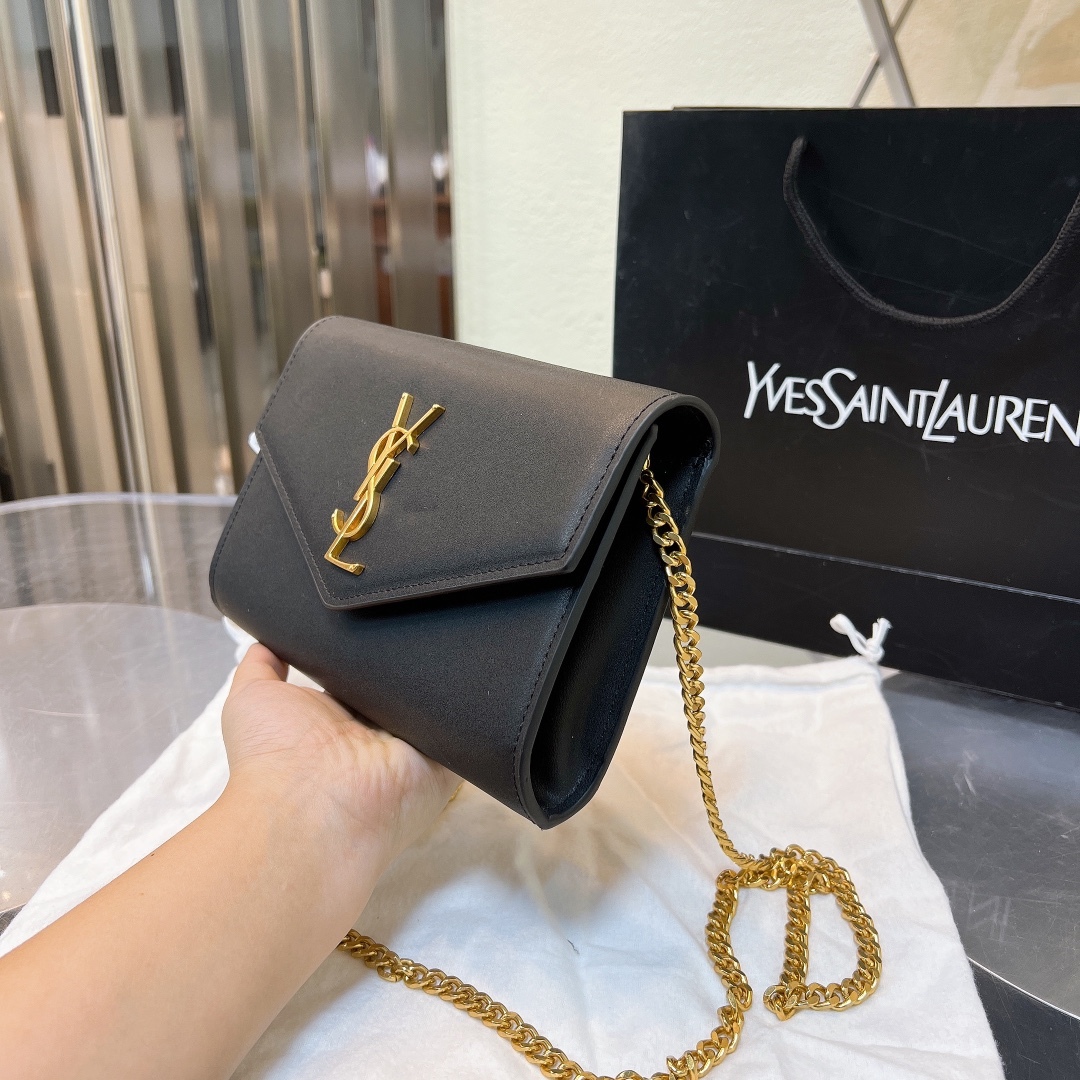 YSL UPTOWN CHAIN WALLET IN GRAIN DE POUDRE EMBOSSED BLACK 19CM 6077881GF0J1000