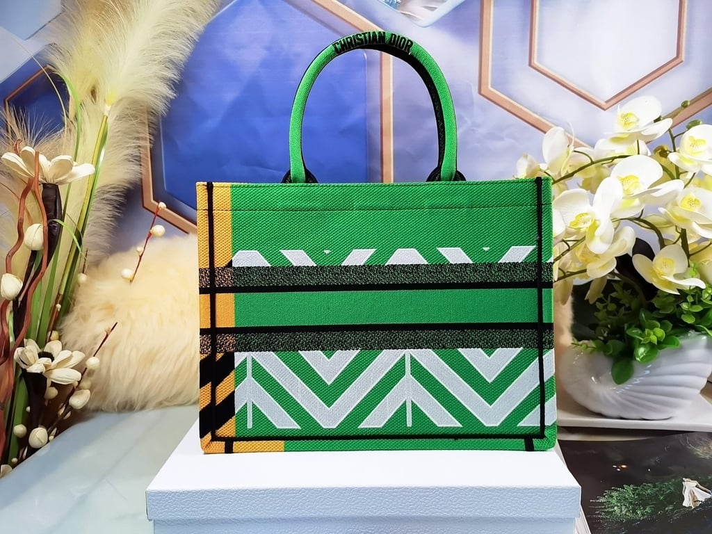 DIR MEDIUM BOOK TOTE BRIGHT GREEN AND BRIGHT YELLOW D-JUNGLE POP EMBROIDERY 36CM