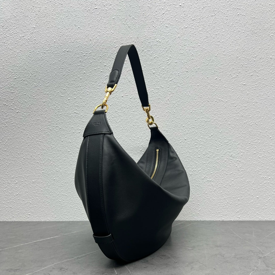 CE Medium Leandre Bag In Supple Black For Women 14in/35cm 197263DV7.38NO