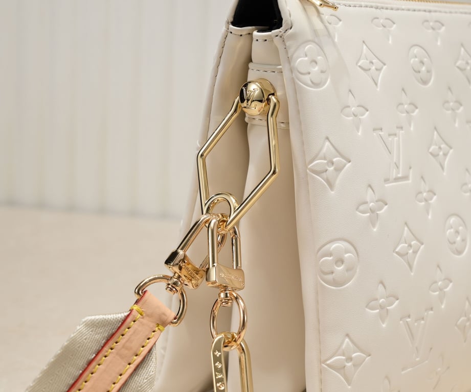 LUV COUSSIN PM CREAM 26CM M57793
