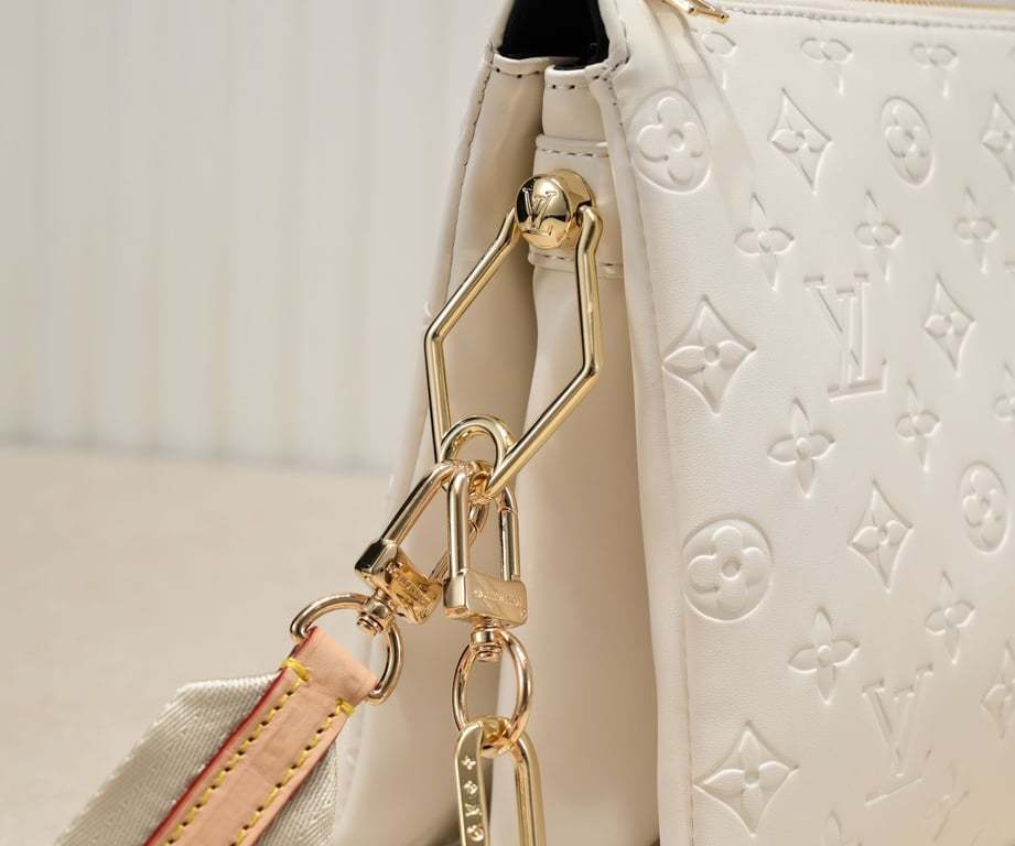 LUV COUSSIN PM CREAM 26CM M57793
