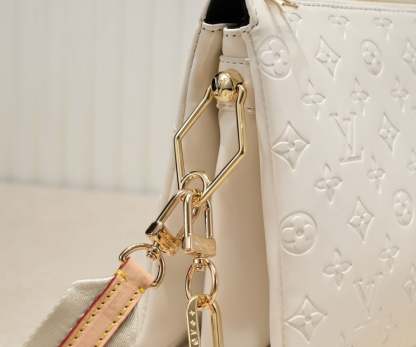 LUV COUSSIN PM CREAM 26CM M57793