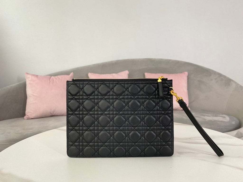 dir LARGE CARO DAILY POUCH BLACK S5086UWHC_M900