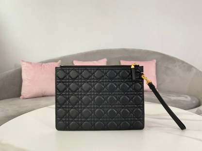 dir LARGE CARO DAILY POUCH BLACK S5086UWHC_M900