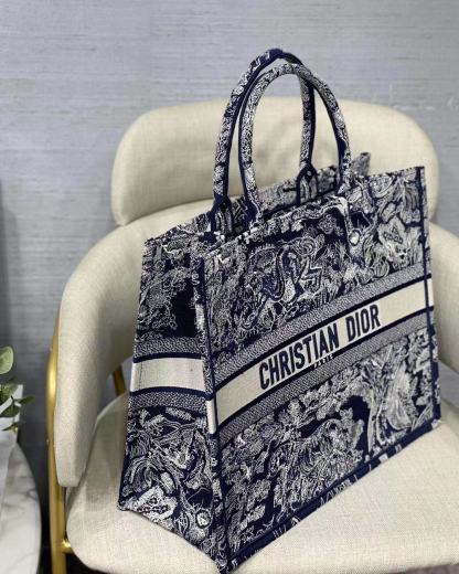 DOR LARGE BOOK TOTE BLUE TOILE DE JOUY REVERSE EMBROIDERY M1286ZRGO_M928