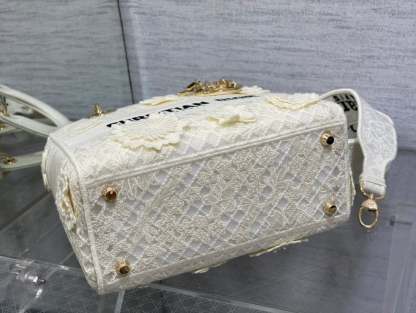 DIR MEDIUM LADY D-LITE BAG WHITE D-LACE EMBROIDERY WITH 3D MACRAME EFFECT 24CM