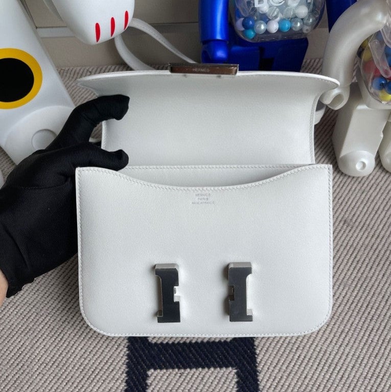 HM CONSTANCE SWIFT WHITE SILVER HARDWARE 18CM