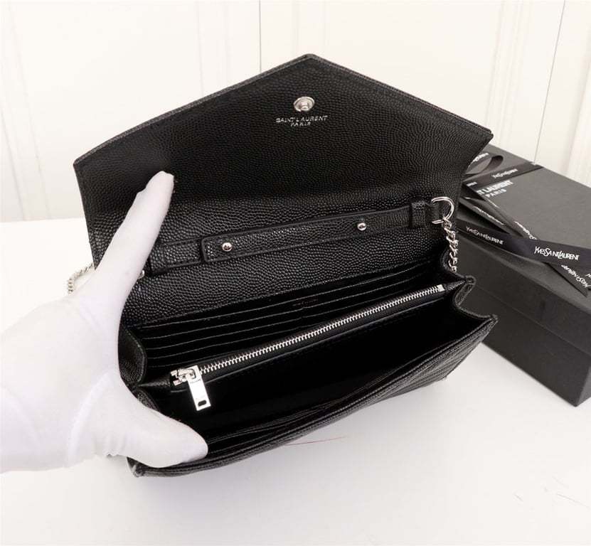 SAINT LAURENT CASSANDRE MATELASSE CHAIN WALLET IN GRAIN DE POUDRE EMBOSSED BLACK SILVER 22CM