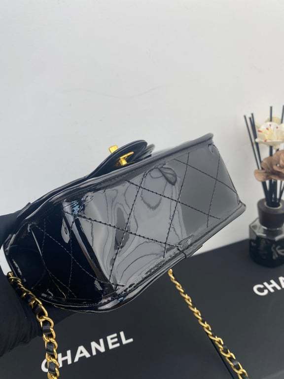 CHL SMALL FLAP BAG WITH TOP HANDLE BLACK AS3652