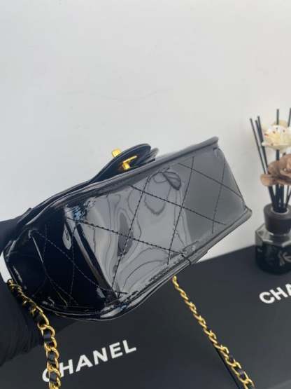 CHL SMALL FLAP BAG WITH TOP HANDLE BLACK AS3652