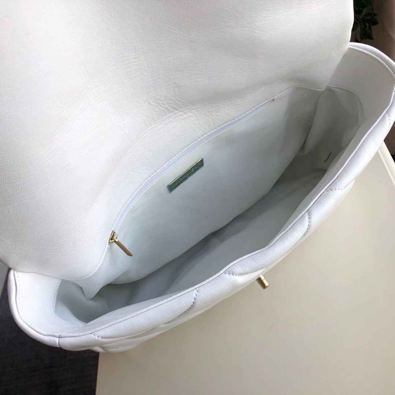 CHL 19 Maxi HandBag White For Women, Women&#8217;s Bags, Shoulder And Crossbody Bags 14in/36cm AS1162