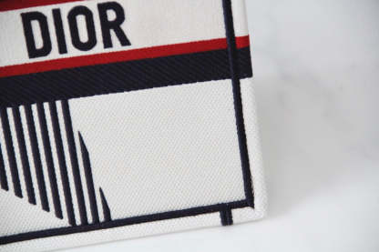 DO1286 Book Tote DIRrAlps 36.5cm 41.5cm Oblique Embroidery white red-3