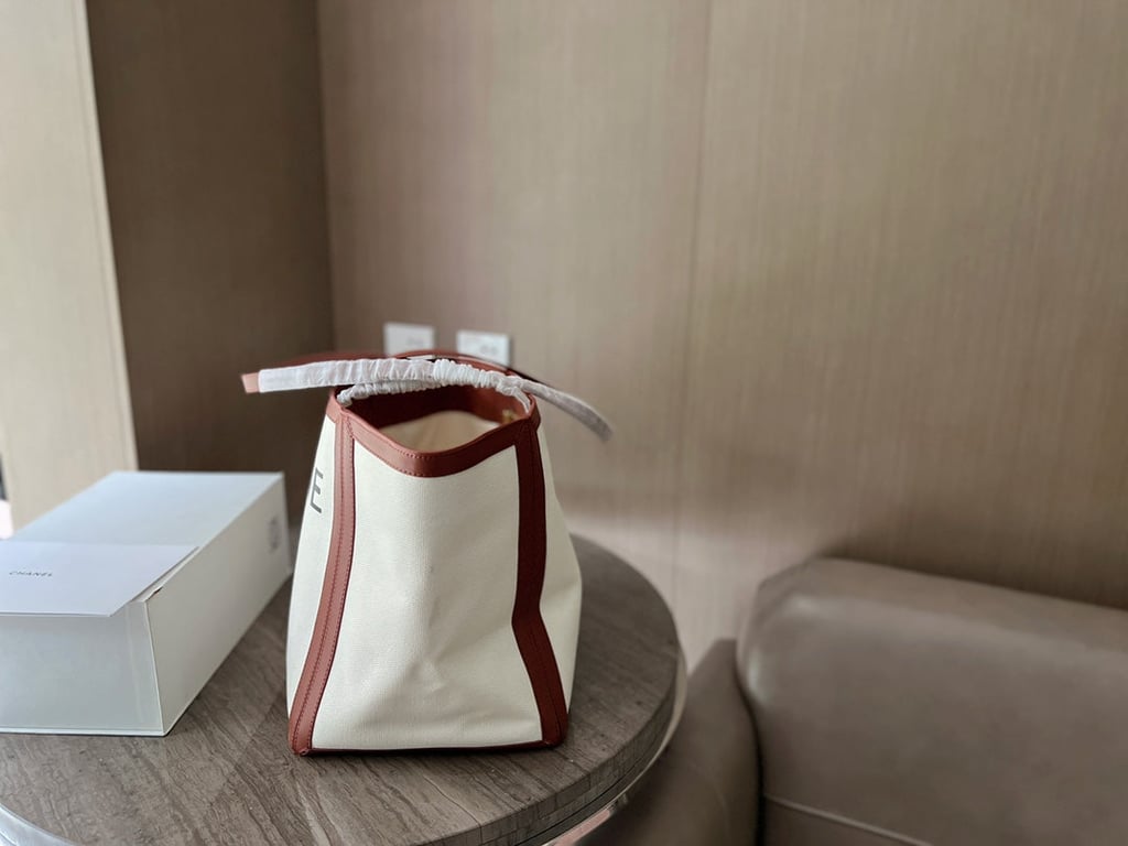 CE LARGE SQUARE IN TEXTILE WITH PRINT AND CALFSKIN BROWN 48CM