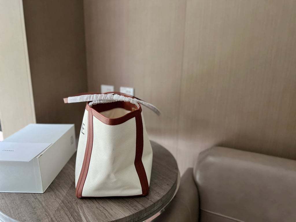 CE LARGE SQUARE IN TEXTILE WITH PRINT AND CALFSKIN BROWN 48CM