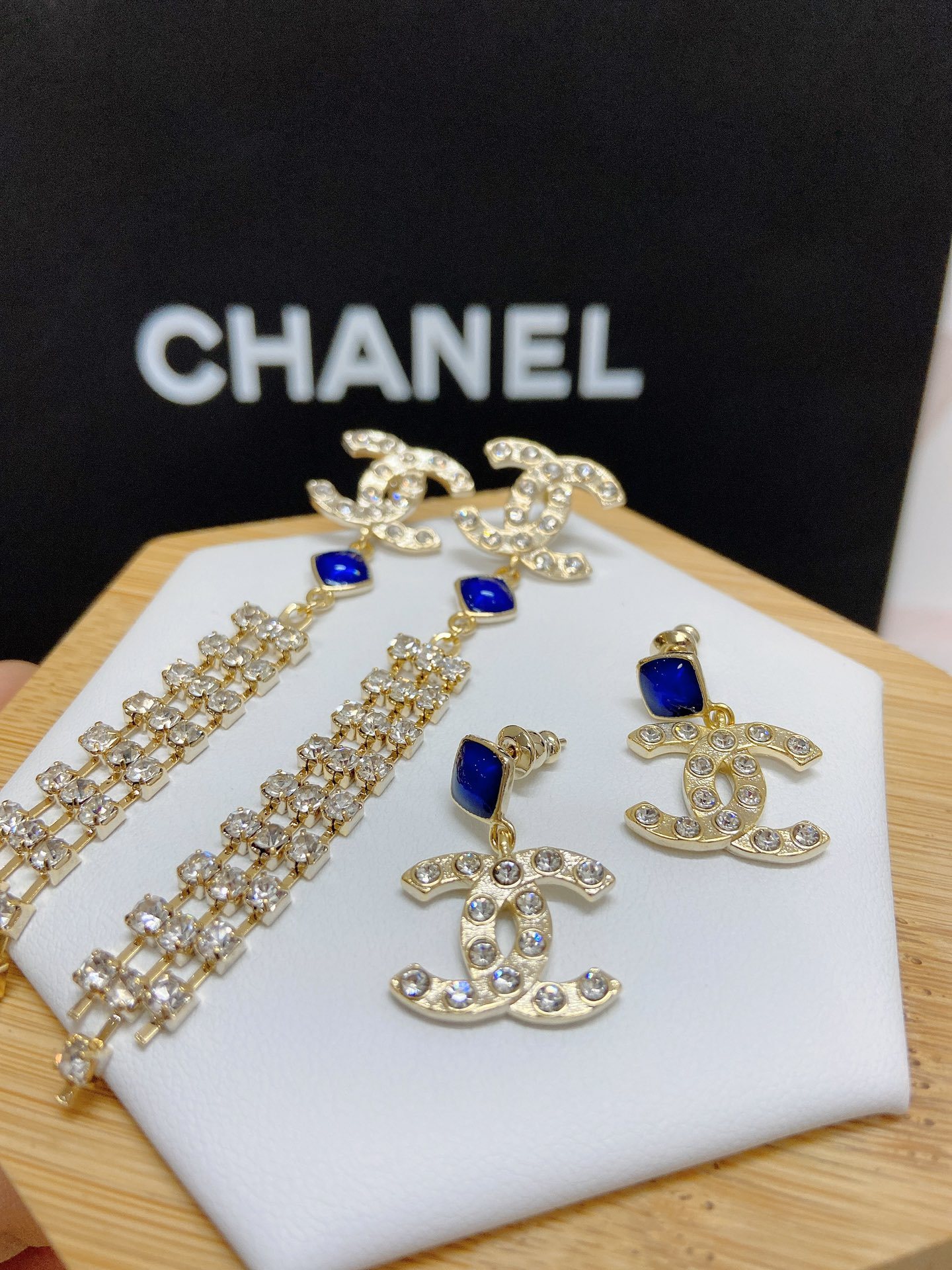 CC STRASS BLUE CRYSTAL EARRINGS